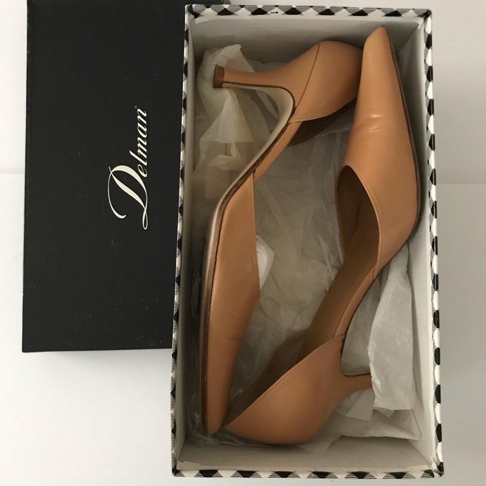 DELMAN camel classic heel.